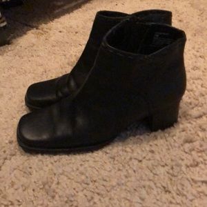 Ladies zip up ankle boots